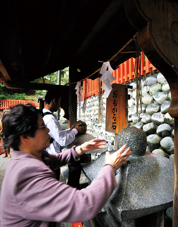 Omokaruishi Stone Lanterns